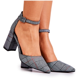 PS1 Pumpe na crno-bijelom kockastom stupu Harye bijela crna