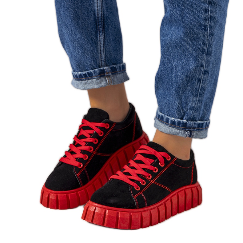 Crne tenisice s debelim Liane potplatima crno crvena