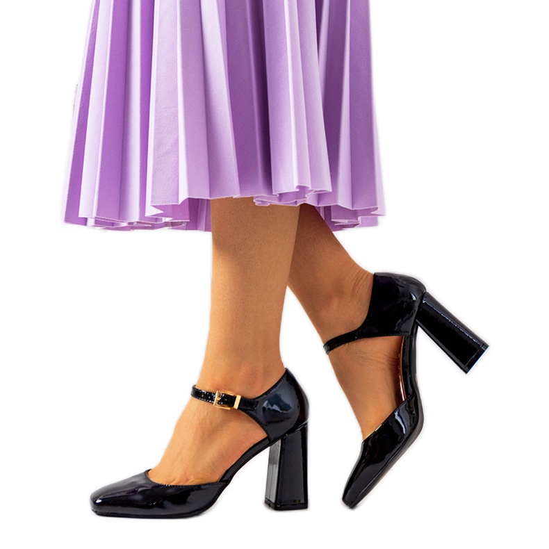 Crne pumpice na Clementovom stupu crno