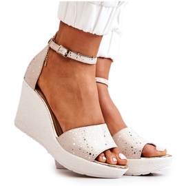 Ženske sandale na klin Laura Messi 2389 bež zlatni