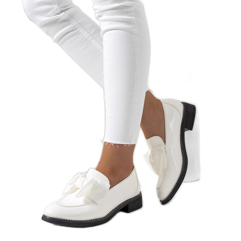 Khale bijele lakirane cipele bijela