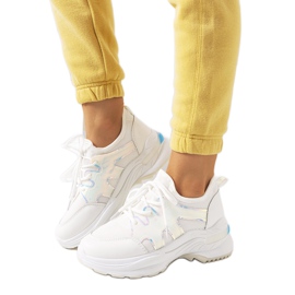 Bijele tenisice iz Batesa bijela