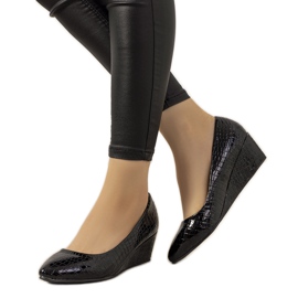 Mornarskoplave pumpice s uzorkom krokodilske kože na klin Wildlife mornarsko plava