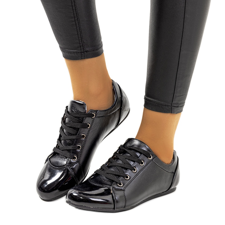 Crne cipele s lakiranim vrhom iz Paradyja crno