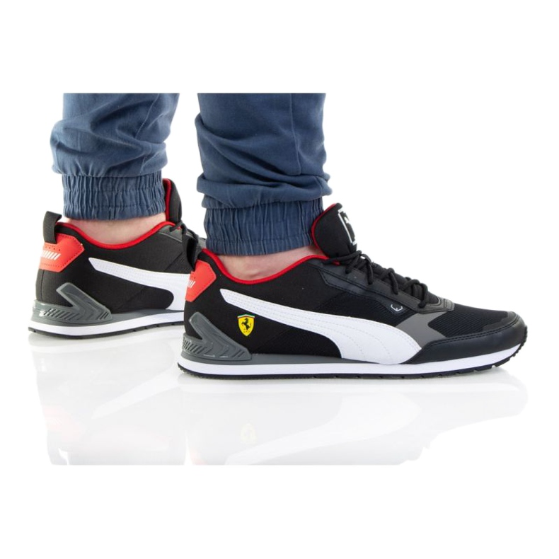Puma Ferrari Track Racer M 306858 03 crno