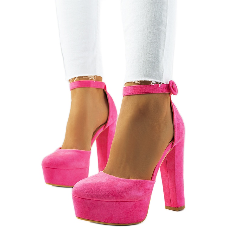 Ružičaste neonske pumpice na Valby postu ružičasta