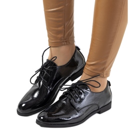 Crne lakirane ženske cipele Gardi crna