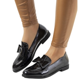 Crne, lakirane ženske cipele Flora crna