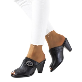 Crne papuče na Lucinda postu crna