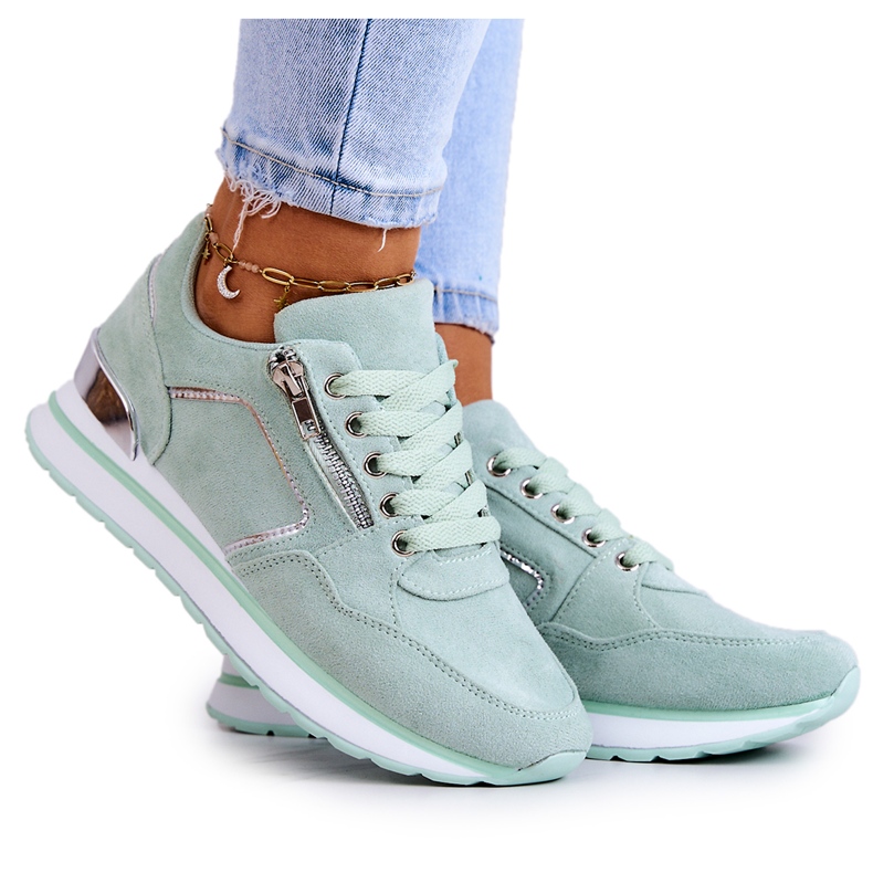 FB2 Suede sportske cipele na svijetlozelenoj platformi uz rijeku zelena