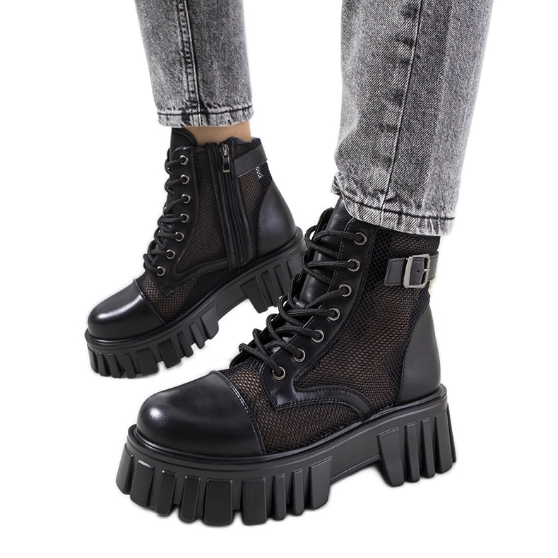 Crne čizme s ažurnim potts gornjim dijelom crno