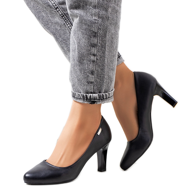 Crne pumpice na Giessen štiklu crno