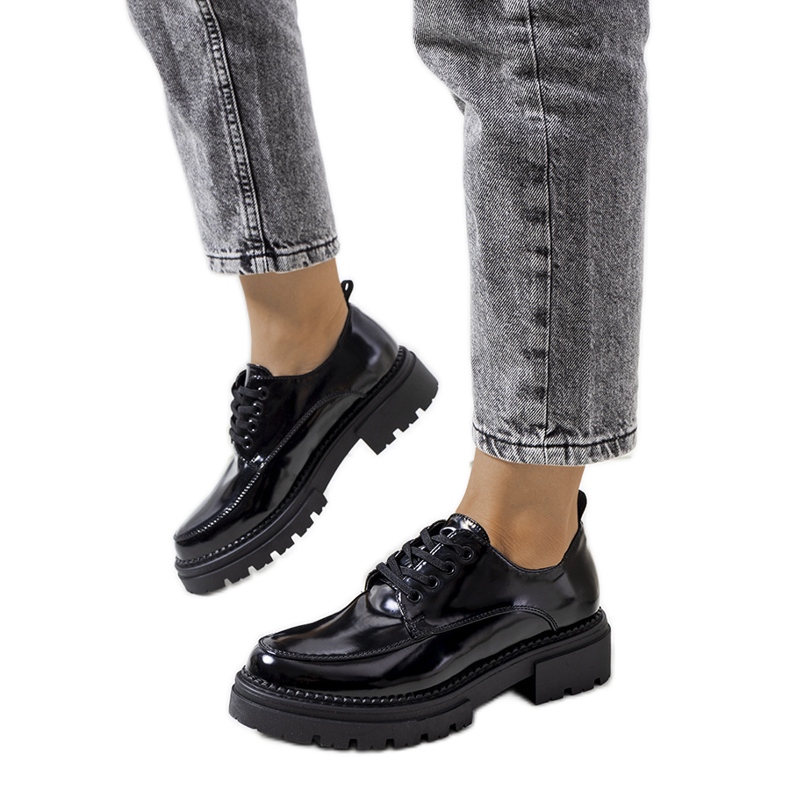 Crne cipele na traktorskom potplatu marke Markus crno