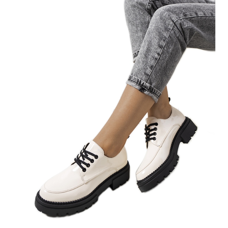 Bež brogovi s Noralie traktorskim potplatom