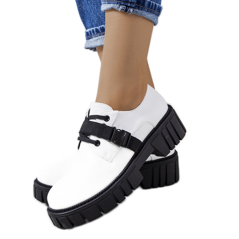 Bijele cipele na traktorskom potplatu Marike bijela