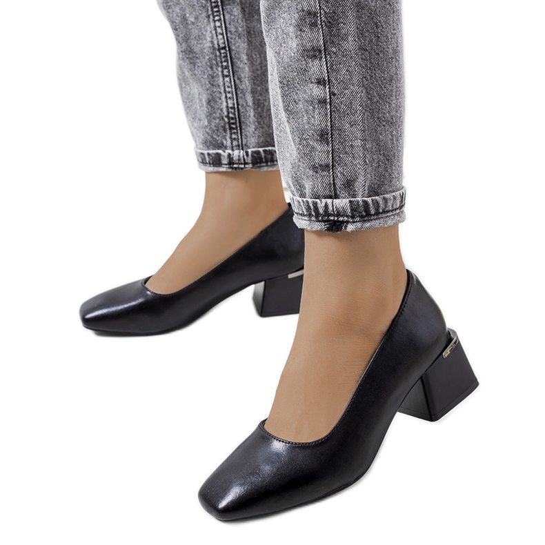 Crne kožne pumpe na Vasila stupu crno