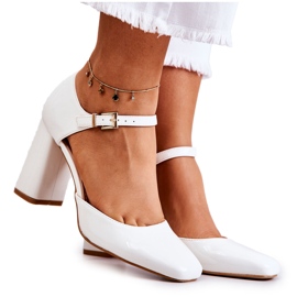 PG1 Modne lakirane pumpice na bijelom maoris baru bijela