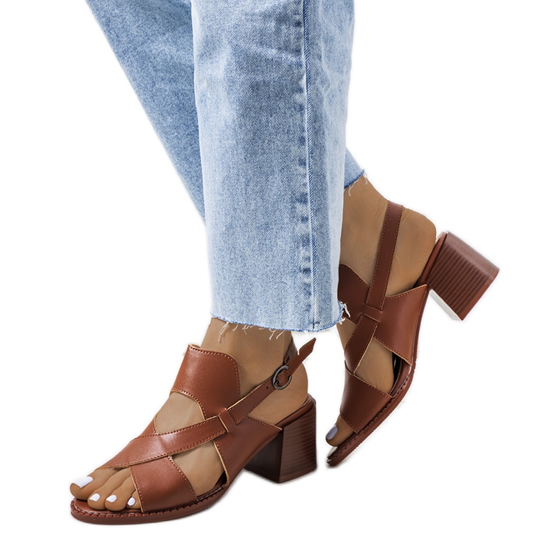 Smeđe kožne sandale na Destini post smeđa