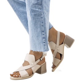 Bež kožne sandale na Destini post