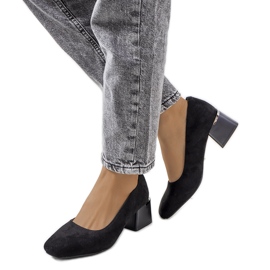 Crne pumpice na Bloor postu crna