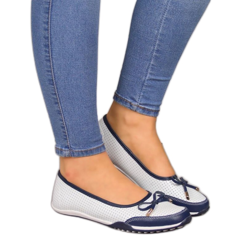 Ženske bijele kožne ažurne balerinke eVento