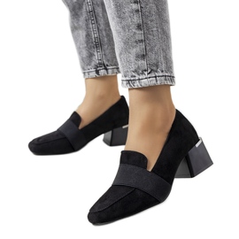 Crni brogovi na Arden postu crna