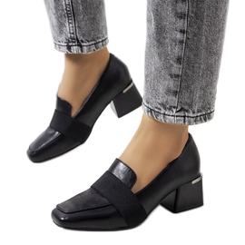 Crni brogovi na Thoma postu crno