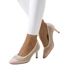 Bež i zlatne ažurne igle zlatni