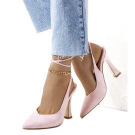 Ružičaste pumpice na vezanje na Lotti postu ružičasta