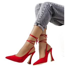 Crvene pumpice na vezanje na Lotti postu crvena