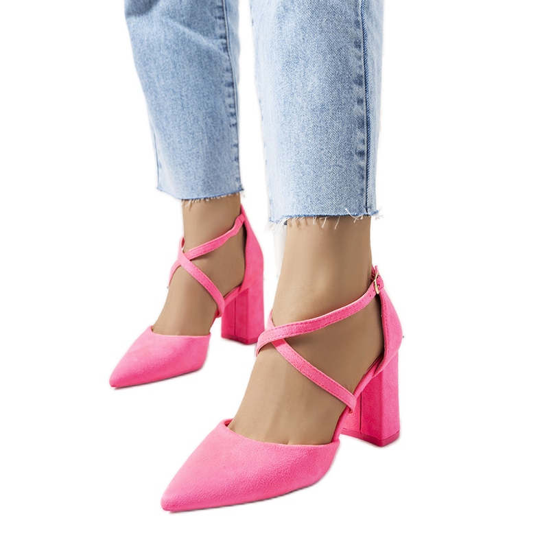 Ružičaste neonske pumpice na Hassing postu ružičasta