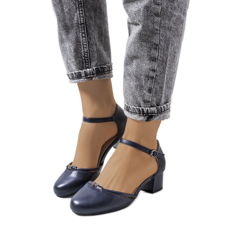 Mornarskoplave pumpice na niskom stupu iz Lyndena plava