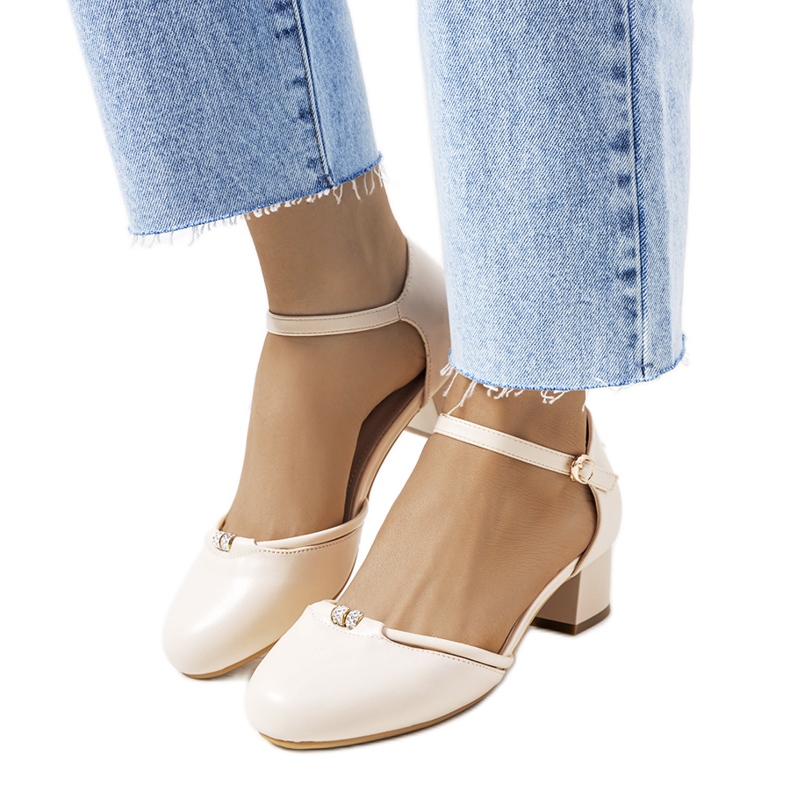 Bež pumpice na niskom Lynden stupu