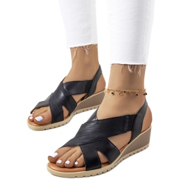 Crne sandale na klin iz Grovasa crna