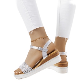 Srebrne sandale s ukrasnim Kirk remenom srebro