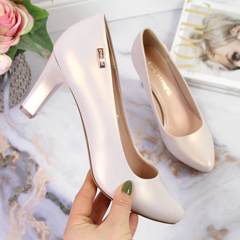 Pumpe na bisernom stupu Sergio Leone bež