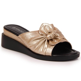 Ženske zlatne papuče na klin Vinceza zlatni