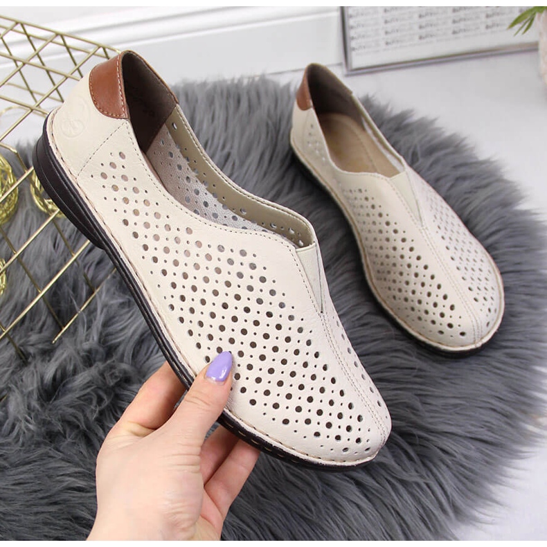 Ženske bež ažurne kožne cipele Rieker 48457