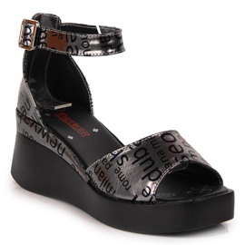 Ženske kožne sandale s metalik Artiker klin srebro siva