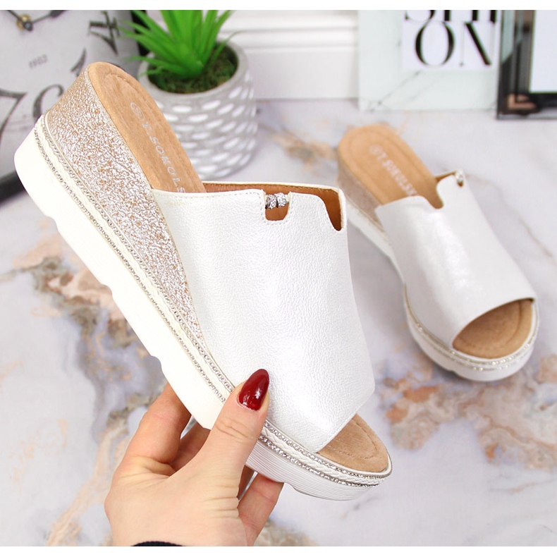 Srebrne ženske papuče na klin T.Sokolski srebro