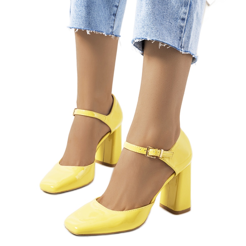 Žute pumpe na Clementovom stupu žuta boja