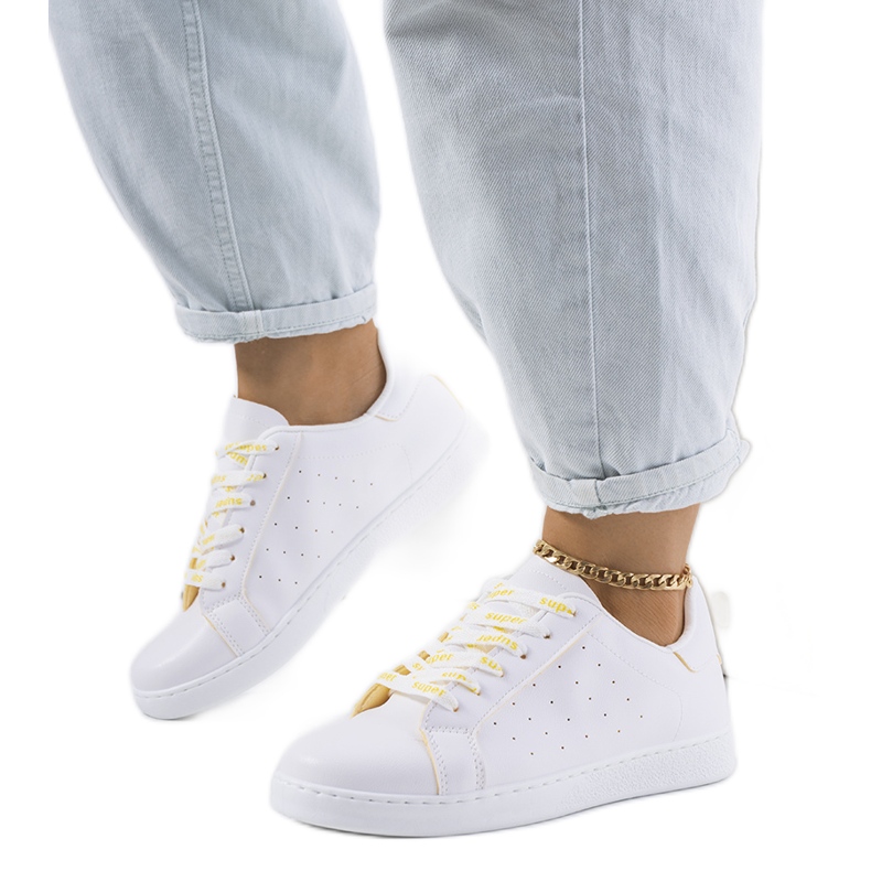 Koho bijele i žute sportske cipele bijela