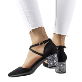 Crne pumpice na Kittie postu crna