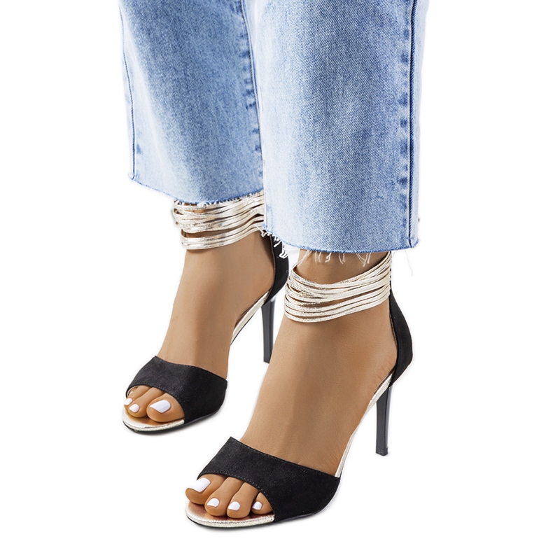 Crne sandale na visokoj potpetici iz Vasqueza crno