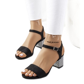 Crne sandale na Jimenez postu bijela crna