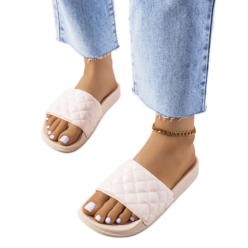 Kateine ​​ružičaste prošivene papuče ružičasta