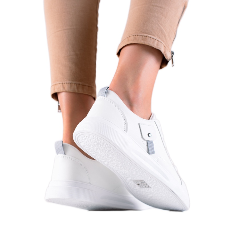 Bijele sportske tenisice bijela