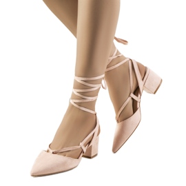 Ružičaste pumpice na vezice na Victoris postu ružičasta