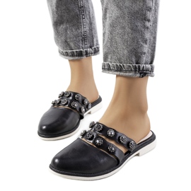 Crne papuče ukrašene Asselt čepovima crna