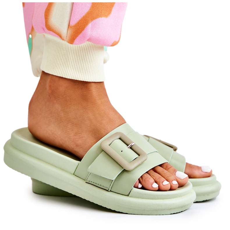 Ženske zelene papuče s kopčom Devia zelena